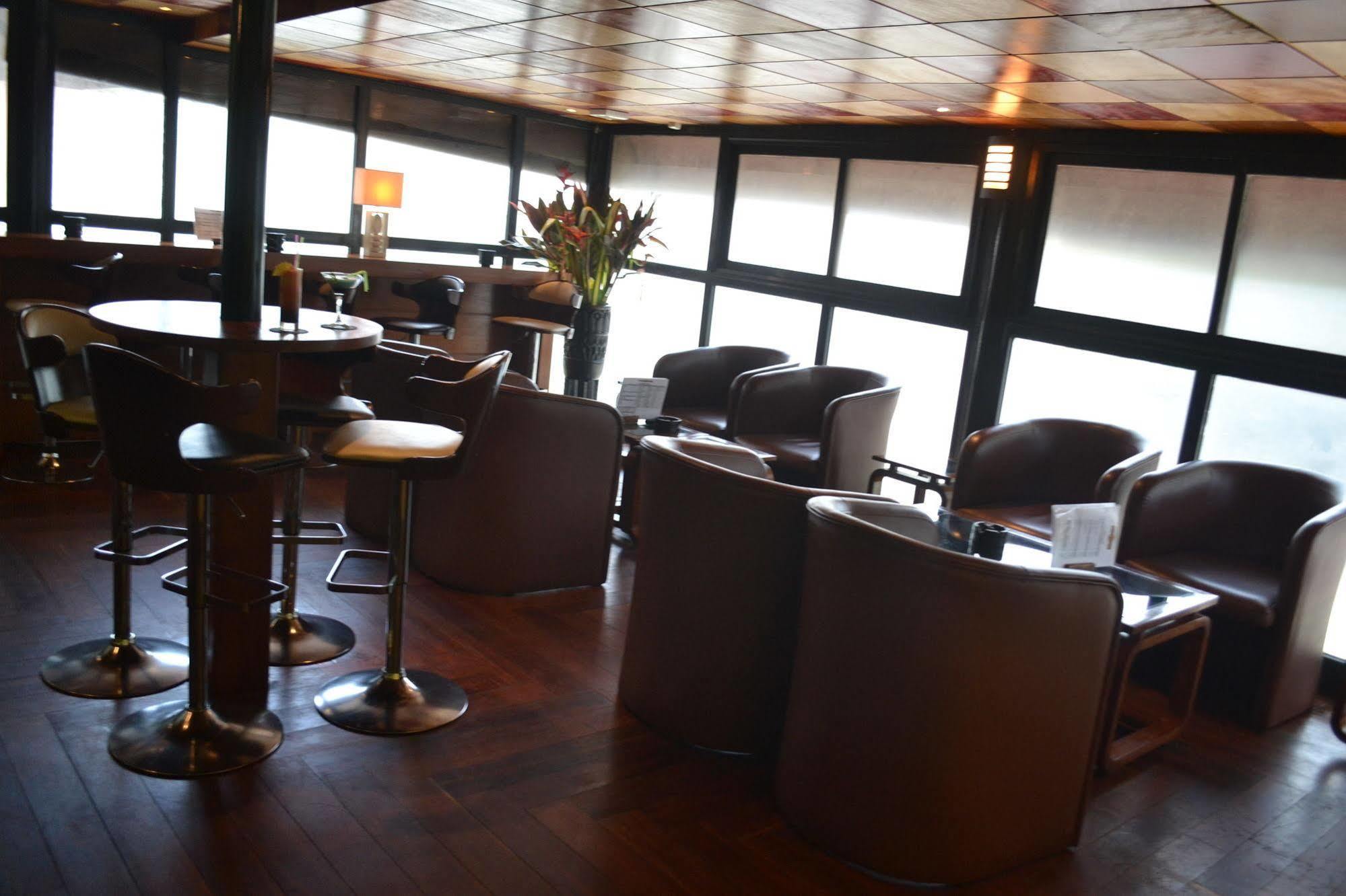 Planet Hotel 두알라 외부 사진